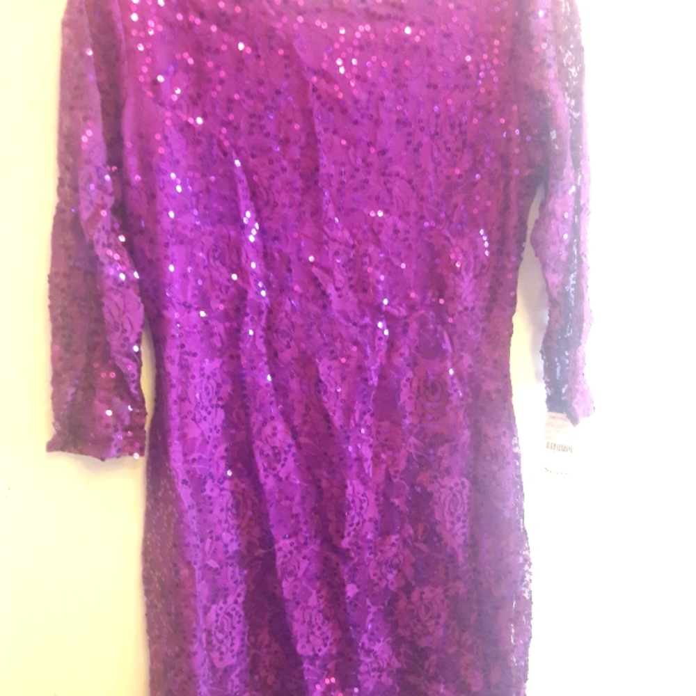 Dresses - Picture 2 of 10